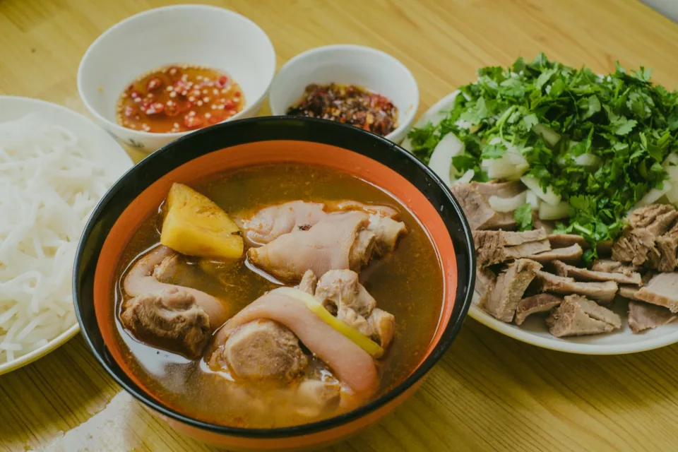 Lẩu chua cay
